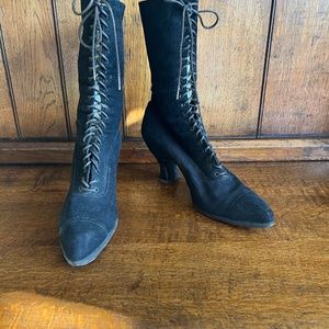 Authentic circa 1900 Sorosis Black Suede Lady Pointed High Button boots Size 7